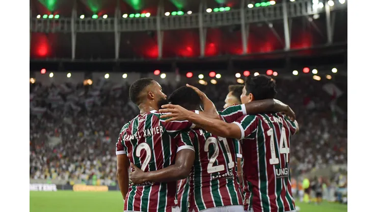 RJ - RIO DE JANEIRO - 20/04/2025 - BRASILEIRO A 2025, FLUMINENSE X VITORIA - German Cano jogador do Fluminense comemora seu gol com jogadores do seu time durante partida contra o Vitoria no estadio Maracana pelo campeonato Brasileiro A 2025. Foto: Thiago Ribeiro/AGIF