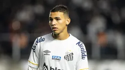 Deivid Washington está sem espaço no Santos.