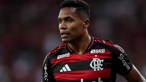 Alex Sandro em partida do Mengão