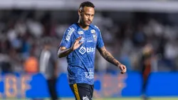 SP - SANTOS - 16/04/2025 - BRASILEIRO A 2025, SANTOS X ATLETICO-MG - Neymar jogador do Santos durante partida contra o Atletico-MG no estadio Vila Belmiro pelo campeonato Brasileiro A 2025. Foto: Abner Dourado/AGIF