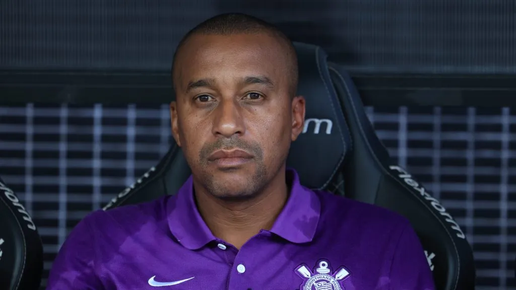 Orlando Ribeiro técnico interino do Corinthians durante partida contra o Sport no estádio Arena Corinthians pelo campeonato Brasileiro A 2025. Foto: Marcello Zambrana/AGIF