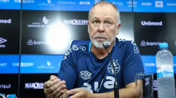 Mano Menezes estuda preservar 3 titulares contra o Vitória