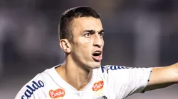 João Schmidt, volante do Santos