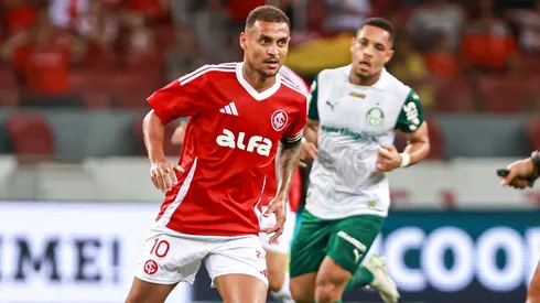 Alan Patrick jogador do Internacional durante partida contra o Palmeiras no estádio Beira-Rio pelo campeonato Brasileiro A 2025.