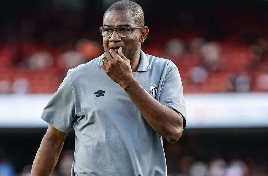 César Sampaio é o técnico interino do Santos. Foto: Fabio Giannelli/AGIF