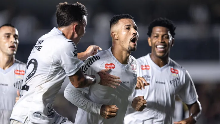 Santos venceu o Atlético-MG na Vila pelo Brasileirão Betano. Foto: Abner Dourado/AGIF