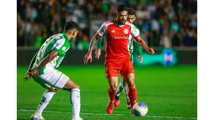 Bruno Tabata deve ser uma das novidades do Inter diante do Juventude pelo Brasileirão