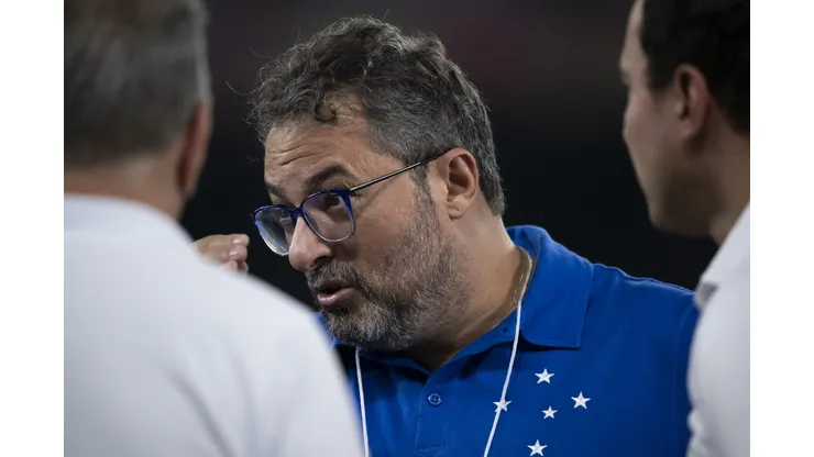 Contrato de Mattos no Cruzeiro vai até 2029 e prevê multa alta, diz jornalista