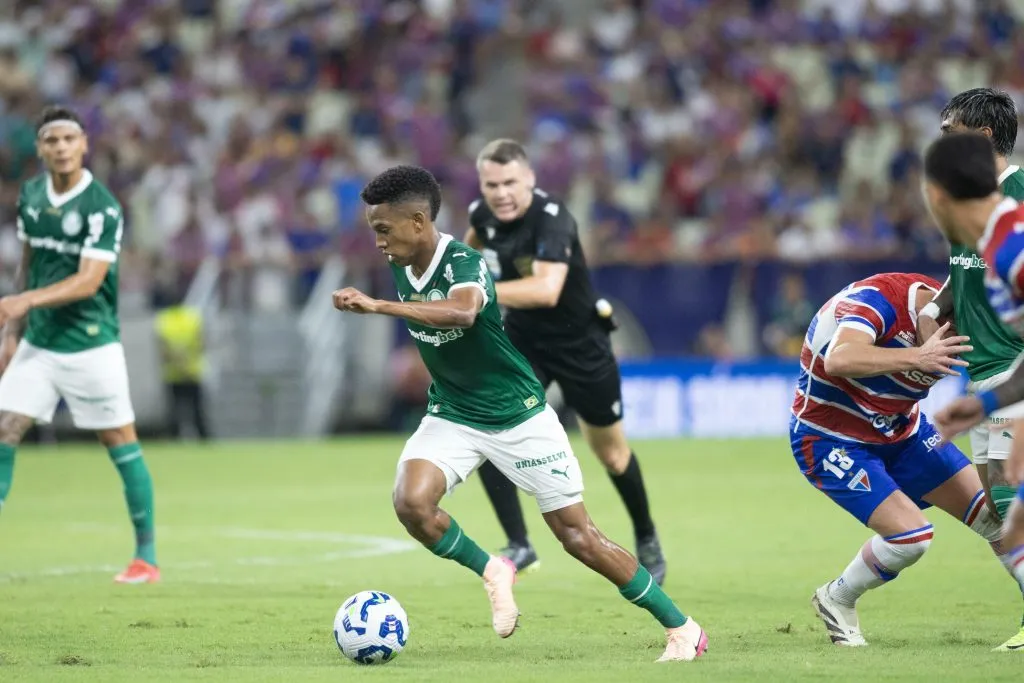 Estêvão em ação pelo Palmeiras. Foto: Baggio Rodrigues/AGIF