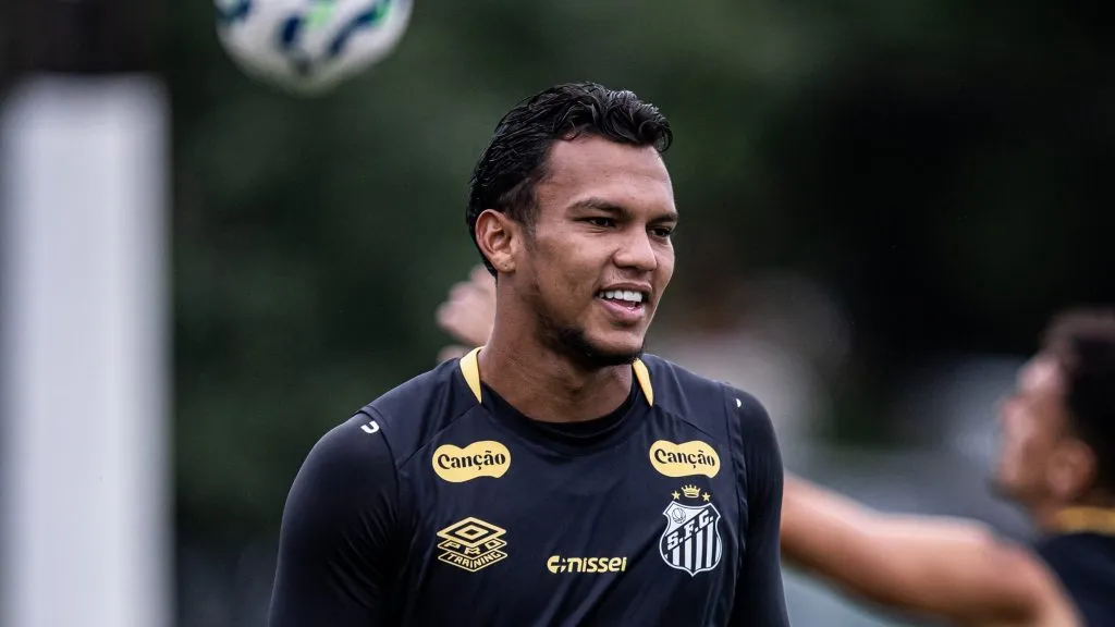 Gabriel Veron foi cortado por indisciplina contra o Grêmio e multado pela direção do Santos – Foto: Raul Baretta/Santos FC