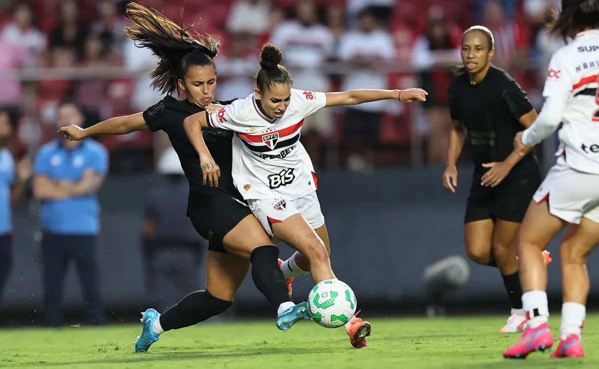 São Paulo e Corinthians disputam clássico no Brasileirão Feminino