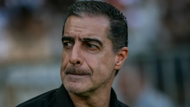 Renato Paiva vive momento complicado no Botafogo - Foto: Fernando Moreno/AGIF