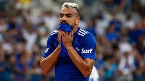 Fabrício Bruno lamentando durante partida pelo Cruzeiro. Foto: Fernando Moreno/AGIF