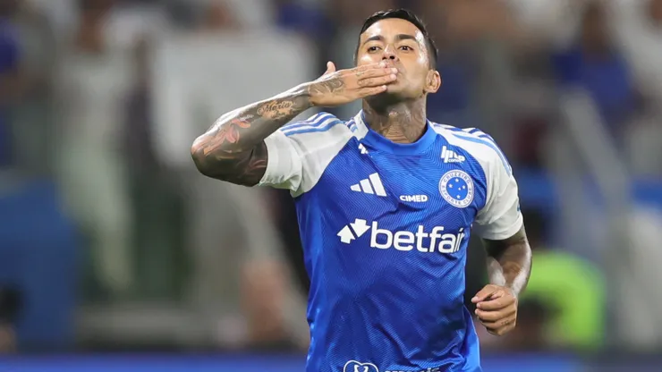 Vasco terá pela frente o Cruzeiro, que não poderá contar com Dudu - Foto: Gilson Lobo/AGIF