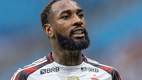 Gerson durante partida entre Grêmio e Flamengo, na Arena Grêmio, pelo Brasileirão.