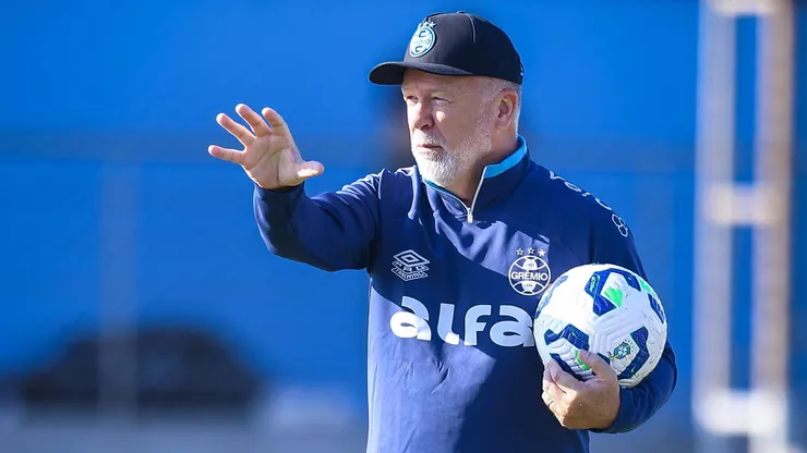 Mano Menezes em treinamento do Grêmio. FOTO: LUCAS UEBEL/GREMIO FBPA