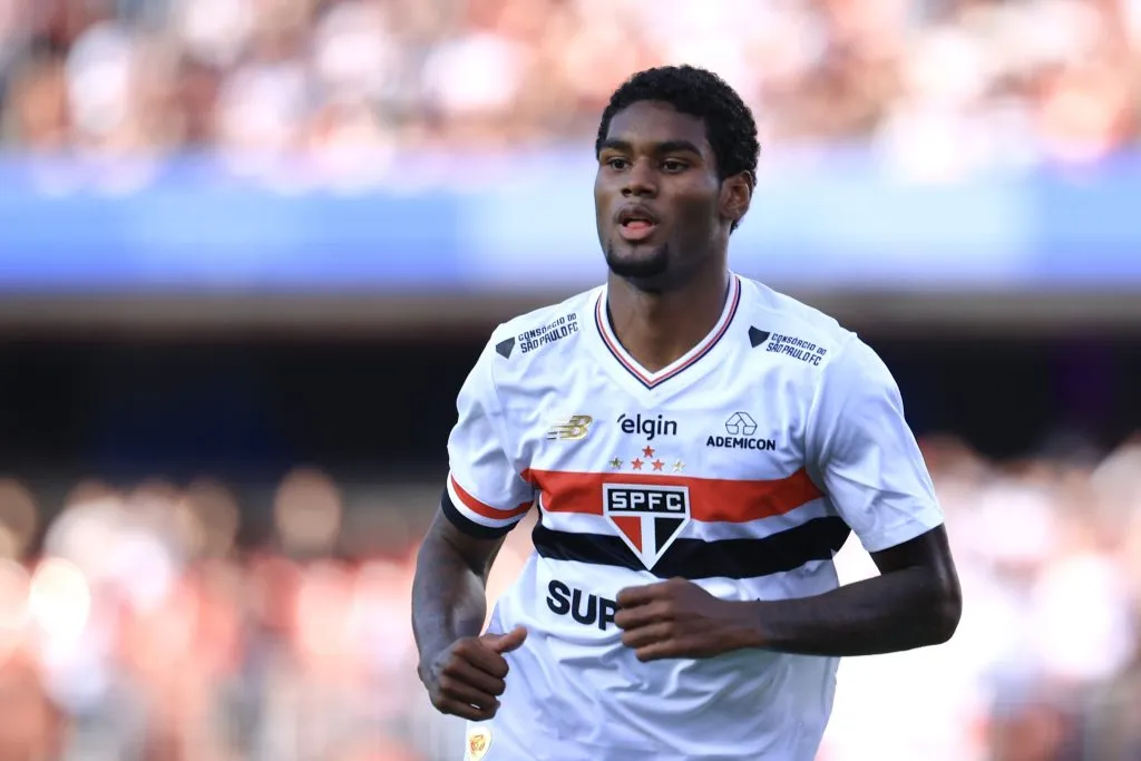 SP – SAO PAULO – 20/04/2025 – BRASILEIRO A 2025, SAO PAULO X SANTOS – Lucas Ferreira jogador do Sao Paulo durante partida contra o Santos no estadio Morumbi pelo campeonato Brasileiro A 2025. Foto: Marcello Zambrana/AGIF