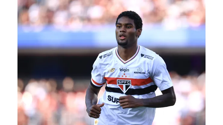 SP - SAO PAULO - 20/04/2025 - BRASILEIRO A 2025, SAO PAULO X SANTOS - Lucas Ferreira jogador do Sao Paulo durante partida contra o Santos no estadio Morumbi pelo campeonato Brasileiro A 2025. Foto: Marcello Zambrana/AGIF