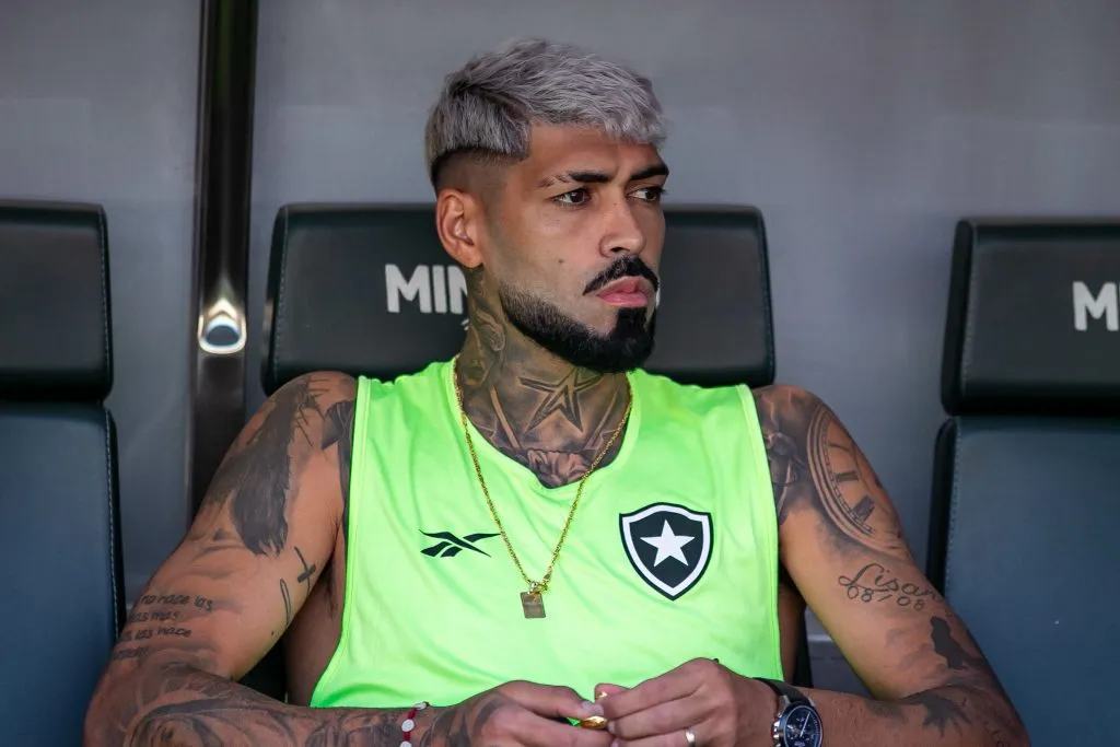 MG – BELO HORIZONTE – 20/04/2025 – BRASILEIRO A 2025, ATLETICO-MG X BOTAFOGO – Barbosa jogador do Botafogo durante partida contra o Atletico-MG no estadio Mineirao pelo campeonato Brasileiro A 2025. Foto: Fernando Moreno/AGIF