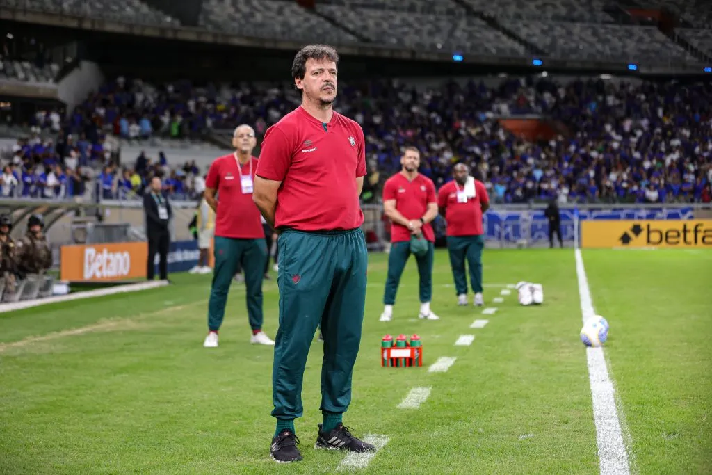 MG – BELO HORIZONTE – 19/06/2024 – BRASILEIRO A 2024, CRUZEIRO X FLUMINENSE – Fernando Diniz tecnico do Fluminense durante partida contra o Cruzeiro no estadio Mineirao pelo campeonato Brasileiro A 2024. Foto: Gilson Lobo/AGIF
