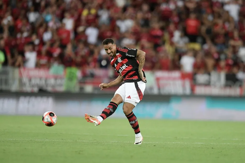 Danilo em ação pelo Flamengo. Foto: Thiago Ribeiro/AGIF