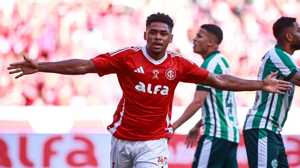 Victor Gabriel jogador do Internacional comemora seu gol durante partida contra o Juventude no estádio Beira-Rio pelo campeonato Brasileiro A 2025. Foto: Maxi Franzoi/AGIF