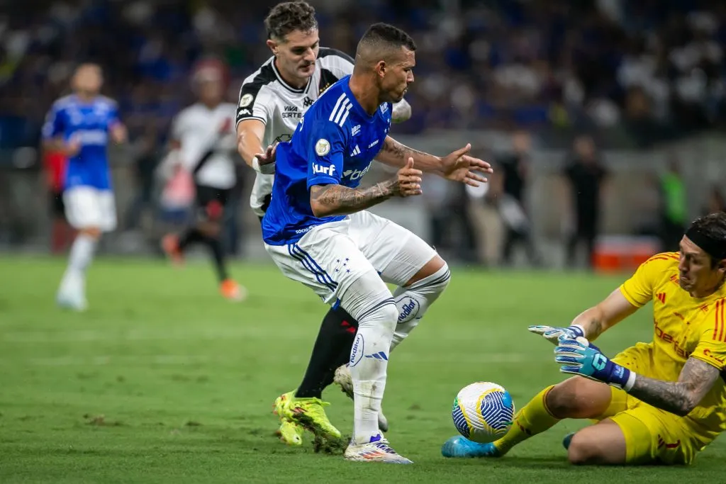 Cassio jogador do Cruzeiro durante partida contra o Vasco – Foto: Fernando Moreno/AGIF