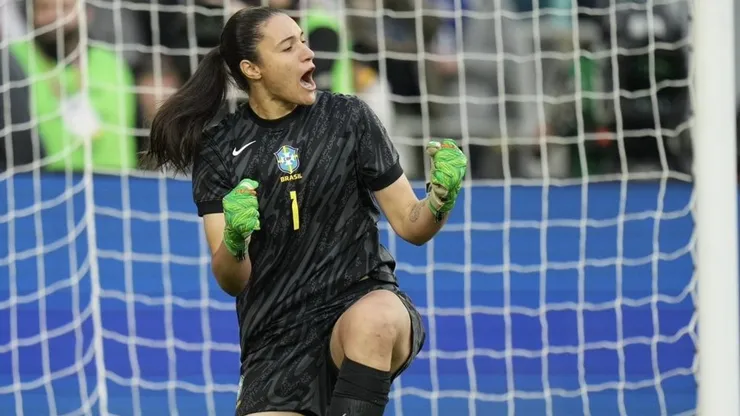 Lorensa, ex-goleira do Gremio já brilhou nos amistosos da Seleção Brasileira. Ela defende o Kansas City