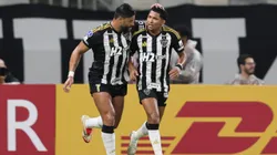 Hulk jogador do Atlético comemora seu gol com Rony -Foto: Gilson Lobo/AGIF