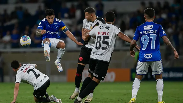Lucas Romero jogador do Cruzeiro durante partida contra o Vasco - Foto: Fernando Moreno/AGIF