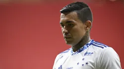 DF - BRASILIA - 22/01/2025 - MINEIRO 2025, ATHLETIC CLUB X CRUZEIRO - Dudu jogador do Cruzeiro durante partida contra o Athletic Club no estadio Mane Garrincha pelo campeonato Mineiro 2025. Foto: Mateus Bonomi/AGIF