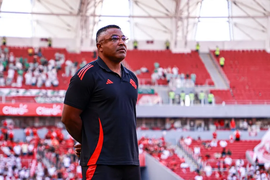 RS – PORTO ALEGRE – 26/04/2025 – BRASILEIRO A 2025, INTERNACIONAL X JUVENTUDE – Roger Machado tecnico do Internacional durante partida contra o Juventude no estadio Beira-Rio pelo campeonato Brasileiro A 2025. Foto: Maxi Franzoi/AGIF