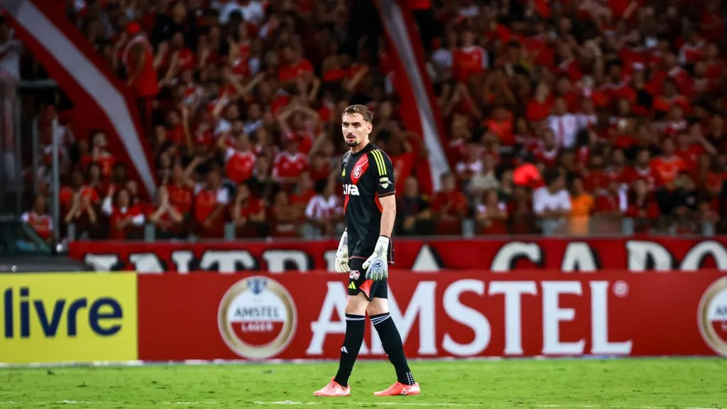 Anthoni em ação nas quatro linhas com a camisa do Colorado. Foto: Maxi Franzoi/AGIF.