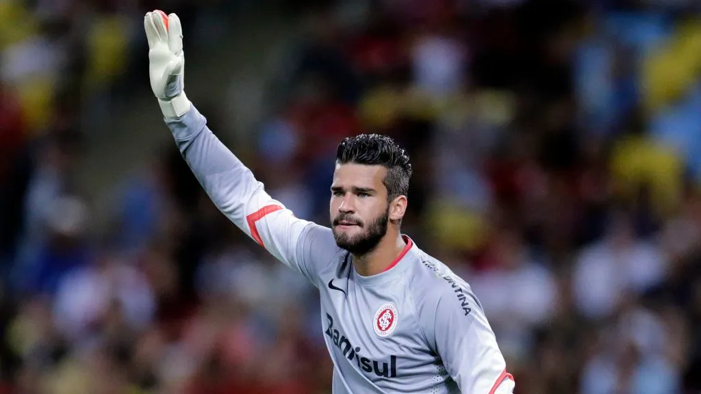 Alisson Becker em ação pelo Internacional no Brasileirão 2014 – Foto: Paulo Campos/AGIF
