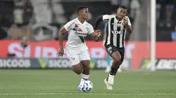 Jhon Arias, jogador do Fluminense, durante partida contra o Botafogo, pelo Brasileirão Betano. Foto: Thiago Ribeiro/AGIF.