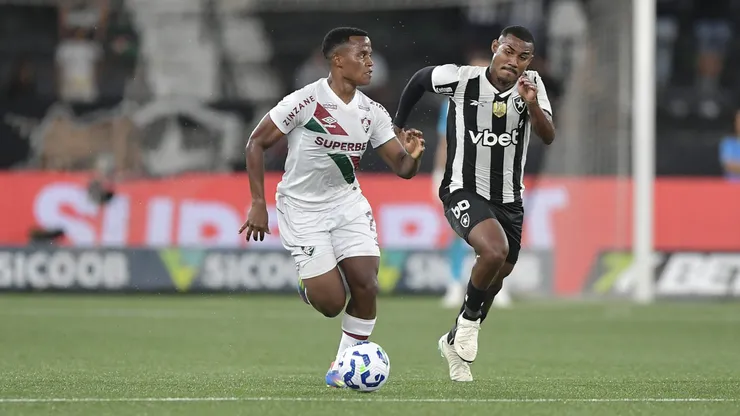 Jhon Arias, jogador do Fluminense, durante partida contra o Botafogo, pelo Brasileirão Betano. Foto: Thiago Ribeiro/AGIF.