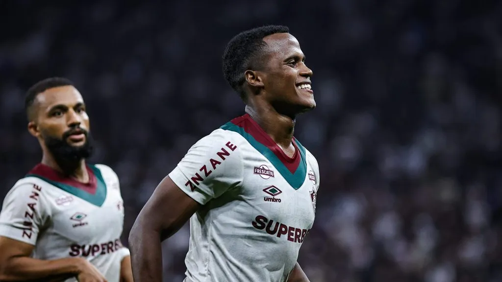 Jhon Arias em ação nas quatro linhas com a camisa do Tricolor das Laranjeiras. Foto: Fabio Giannelli/AGIF.