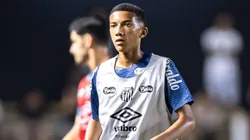 Robinho Jr durante aquecimento antes da partida entre Santos e Noroeste, pelo Campeonato Paulista.
