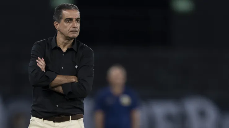 Renato Paiva vive bom momento no Botafogo - Foto: Jorge Rodrigues/AGIF