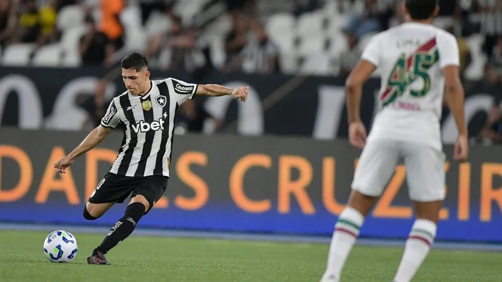 Savarino jogador do Botafogo durante partida contra o Fluminense no estádio Engenhão pelo campeonato Brasileiro A 2025. Foto: Thiago Ribeiro/AGIF