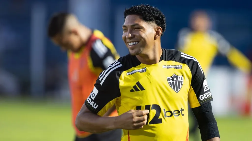 Rony, jogador do Atlético-MG, durante aquecimento antes da partida contra o Mirassol, pelo Brasileirão Betano. Foto: Joisel Amaral/AGIF.