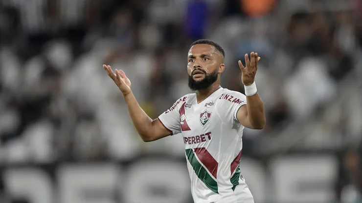 Samuel Xavier, jogador do Fluminense, durante partida contra o Botafogo, pelo Brasileirão Betano. Foto: Thiago Ribeiro/AGIF.