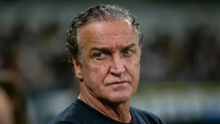 MG - BELO HORIZONTE - 13/04/2025 - BRASILEIRO A 2025, ATLETICO-MG X VITORIA - Cuca tecnico do Atletico-MG durante partida contra o Vitoria no estadio Mineirao pelo campeonato Brasileiro A 2025. Foto: Fernando Moreno/AGIF