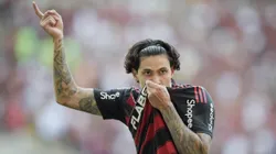 RJ - RIO DE JANEIRO - 27/04/2025 - BRASILEIRO A 2025, FLAMENGO X CORINTHIANS - Pedro jogador do Flamengo comemora seu gol durante partida contra o Corinthians no estadio Maracana pelo campeonato Brasileiro A 2025. Foto: Alexandre Loureiro/AGIF