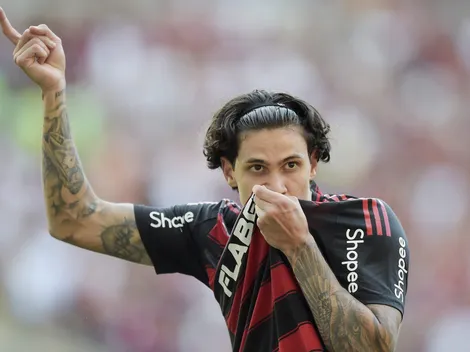 Flamengo goleia Corinthians e lidera o Brasileirão Betano 2025