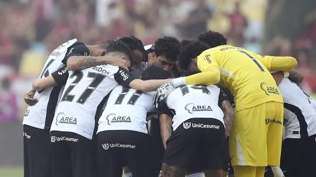 Foto: Alexandre Loureiro/AGIF – Alvinegro perdeu de 4 a 0 para o Flamengo no Maracanã.