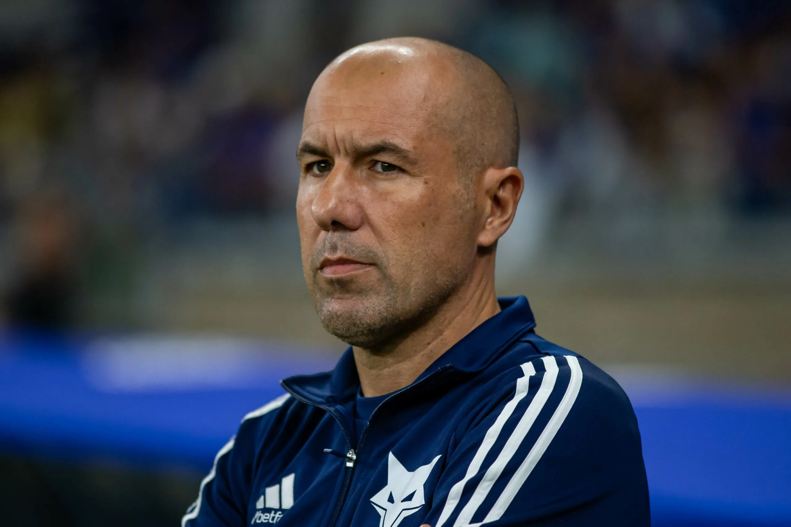 Leonardo Jardim tecnico do Cruzeiro durante partida contra o Bahia no estadio Mineirao pelo campeonato Brasileiro A 2025. Foto: Fernando Moreno/AGIF