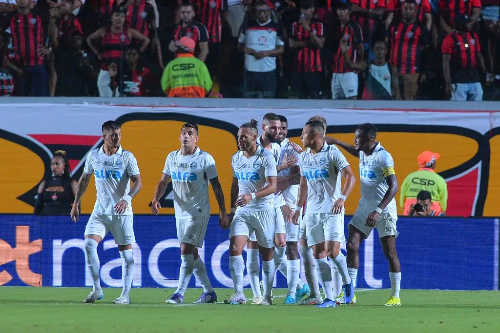 Atletas do Grêmio em jogo com o Vitória. Foto: Walmir Cirne/AGIF