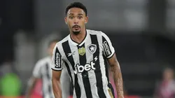 Vitinho jogador do Botafogo durante partida contra o Fluminense no estádio Engenhão pelo campeonato Brasileiro A 2025.