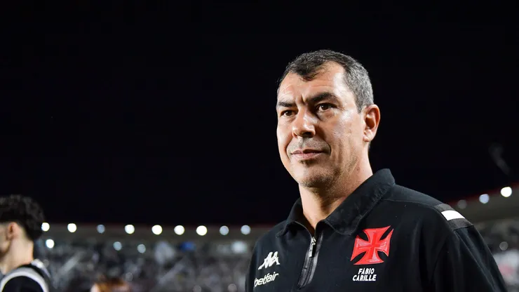 Fabio Carille técnico do Vasco durante partida contra o Santos no estadio Sao Januario pelo campeonato Brasileiro A 2025. Foto: Thiago Ribeiro/AGIF
